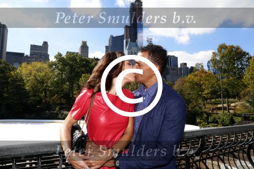 New York 18 oktober 2012
Ruud Gullit met zijn nieuwe vriendin Maggie Jimenez in Central Park.
Peter Smulders bv