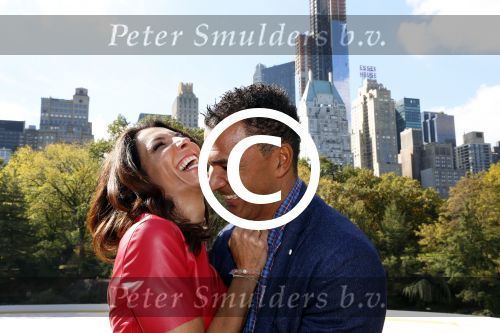 New York 18 oktober 2012
Ruud Gullit met zijn nieuwe vriendin Maggie Jimenez in Central Park.
Peter Smulders bv