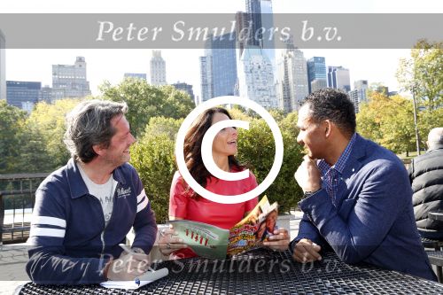 New York 18 oktober 2012
Ruud Gullit met zijn nieuwe vriendin Maggie Jimenez in Central Park.
Peter Smulders bv