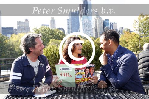 New York 18 oktober 2012
Ruud Gullit met zijn nieuwe vriendin Maggie Jimenez in Central Park.
Peter Smulders bv