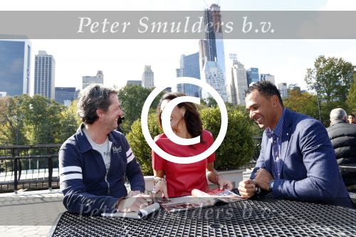 New York 18 oktober 2012
Ruud Gullit met zijn nieuwe vriendin Maggie Jimenez in Central Park.
Peter Smulders bv