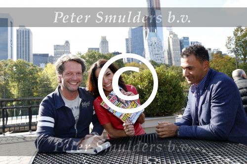 New York 18 oktober 2012
Ruud Gullit met zijn nieuwe vriendin Maggie Jimenez in Central Park.
Peter Smulders bv
