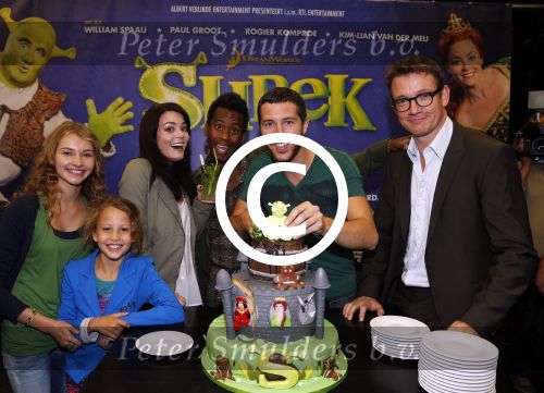 Amsterdam 19 september 2012
Presentatie musical Shrek met Paul Groot Kim Lian v d Meij Rogier Komproe en William Spaaij. Produyktie van Albert Verlinden. cast
Peter Smulder bv