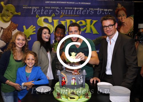 Amsterdam 19 september 2012
Presentatie musical Shrek met Paul Groot Kim Lian v d Meij Rogier Komproe en William Spaaij. Produyktie van Albert Verlinden. cast
Peter Smulder bv