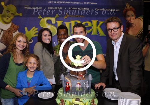 Amsterdam 19 september 2012
Presentatie musical Shrek met Paul Groot Kim Lian v d Meij Rogier Komproe en William Spaaij. Produyktie van Albert Verlinden. cast
Peter Smulder bv
