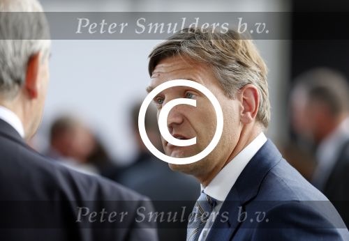 Amsterdam 22 september 2012
Koningin Beatrix opent het stedelijk museum in Amsterdam. Ook Prins Constantijn en Prinses Laurentien zijn aanwezig. Sybrand Buma met dochter
Peter Smulders bv