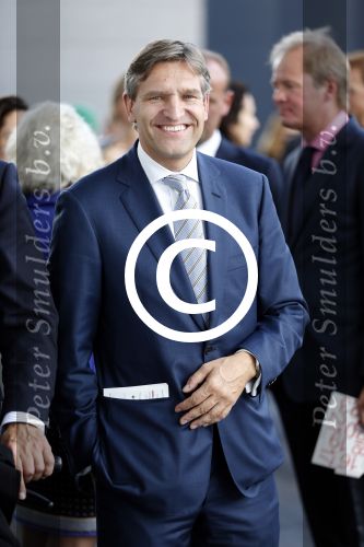 Amsterdam 22 september 2012
Koningin Beatrix opent het stedelijk museum in Amsterdam. Ook Prins Constantijn en Prinses Laurentien zijn aanwezig. Sybrand Buma met dochter
Peter Smulders bv