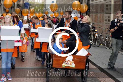 Amsterdam 10 oktober 2012
Tanja Jess Charly Luske en zoon Bobby bakken taartjes voor Kika in het krasnapolsky.
Peter Smulders bv