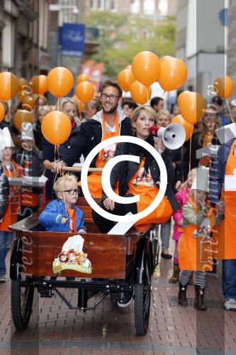Amsterdam 10 oktober 2012
Tanja Jess Charly Luske en zoon Bobby bakken taartjes voor Kika in het krasnapolsky.
Peter Smulders bv