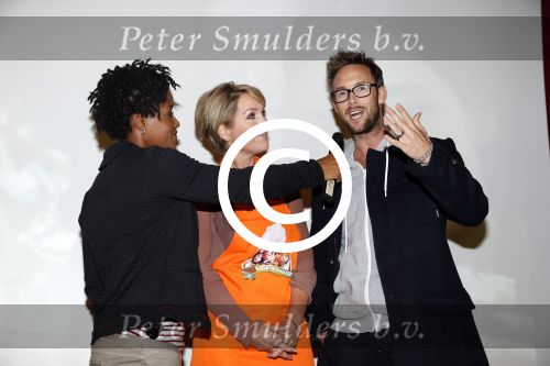 Amsterdam 10 oktober 2012
Tanja Jess Charly Luske en zoon Bobby bakken taartjes voor Kika in het krasnapolsky.
Peter Smulders bv