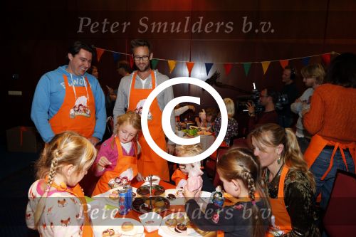 Amsterdam 10 oktober 2012
Tanja Jess Charly Luske en zoon Bobby bakken taartjes voor Kika in het krasnapolsky.
Peter Smulders bv