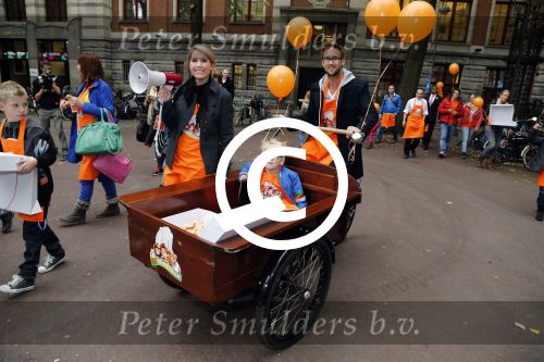 Amsterdam 10 oktober 2012
Tanja Jess Charly Luske en zoon Bobby bakken taartjes voor Kika in het krasnapolsky.
Peter Smulders bv