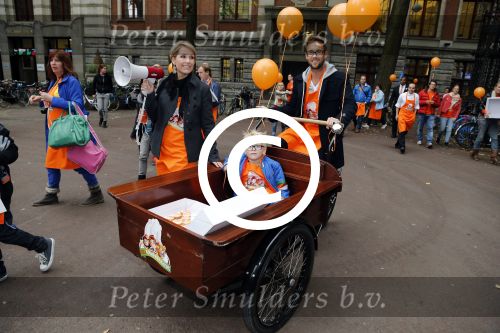 Amsterdam 10 oktober 2012
Tanja Jess Charly Luske en zoon Bobby bakken taartjes voor Kika in het krasnapolsky.
Peter Smulders bv