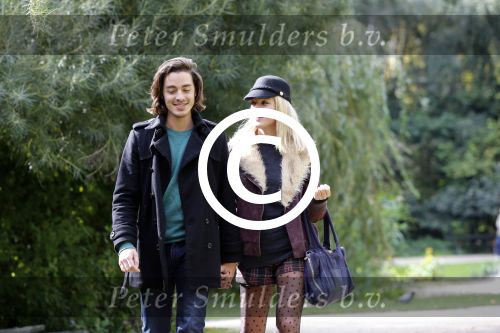 Amsterdam 28 september 2012
Tess Milne met vriend in het sarphatipark.
Peter Smulders bv