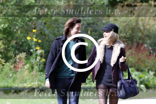 Amsterdam 28 september 2012
Tess Milne met vriend in het sarphatipark.
Peter Smulders bv