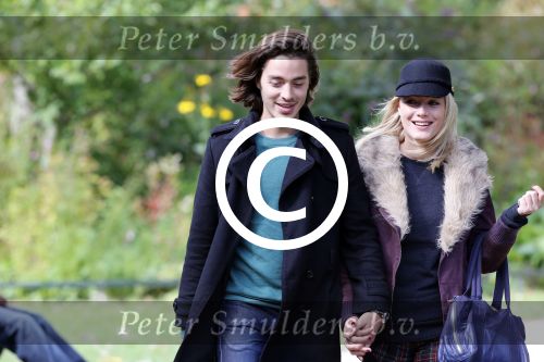 Amsterdam 28 september 2012
Tess Milne met vriend in het sarphatipark.
Peter Smulders bv