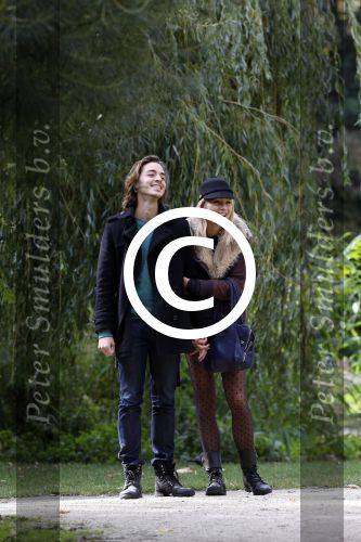 Amsterdam 28 september 2012
Tess Milne met vriend in het sarphatipark.
Peter Smulders bv
