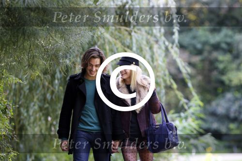 Amsterdam 28 september 2012
Tess Milne met vriend in het sarphatipark.
Peter Smulders bv