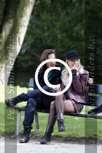Amsterdam 28 september 2012
Tess Milne met vriend in het sarphatipark.
Peter Smulders bv