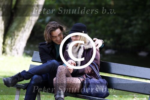 Amsterdam 28 september 2012
Tess Milne met vriend in het sarphatipark.
Peter Smulders bv