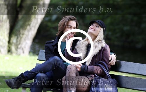Amsterdam 28 september 2012
Tess Milne met vriend in het sarphatipark.
Peter Smulders bv