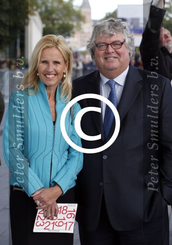 Amsterdam 22 september 2012
Koningin Beatrix opent het stedelijk museum in Amsterdam. Ook Prins Constantijn en Prinses Laurentien zijn aanwezig. Ton Elias met zijn vrouw
Peter Smulders bv