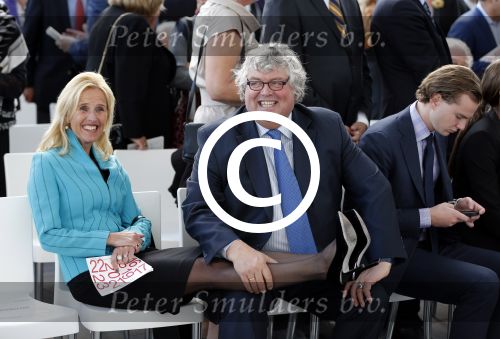 Amsterdam 22 september 2012
Koningin Beatrix opent het stedelijk museum in Amsterdam. Ook Prins Constantijn en Prinses Laurentien zijn aanwezig. Ton Elias met zijn vrouw
Peter Smulders bv