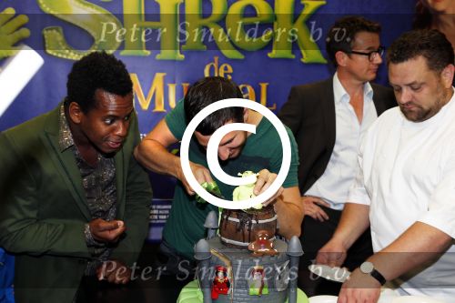 Amsterdam 19 september 2012
Presentatie musical Shrek met Paul Groot Kim Lian v d Meij Rogier Komproe en William Spaaij. Produyktie van Albert Verlinden.
Peter Smulder bv