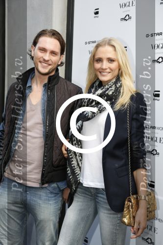 Amsterdam 4 oktober 2012
Doutzen Kroes opent de G Star woman winkel in Amsterdam. Yfke Sturm met broer
Peter Smulders bv