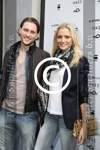 Amsterdam 4 oktober 2012
Doutzen Kroes opent de G Star woman winkel in Amsterdam. Yfke Sturm met broer
Peter Smulders bv