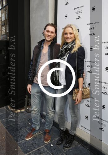 Amsterdam 4 oktober 2012
Doutzen Kroes opent de G Star woman winkel in Amsterdam. Yfke Sturm met broer
Peter Smulders bv