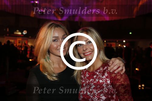 Amsterdam 13 oktober 2012
VIP avond LAF beurs bij westergasfabriek. zangeres Do Dominique v Hulst met een vriendin
Peter Smulders bv