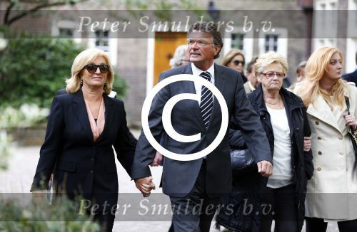 Laren 2 oktober 2013
Kerkdienst naar aanleiding van het overlijden van John de mol sr in de sint Jansbasiliek. Het was enorm druk met vrienden en familie.