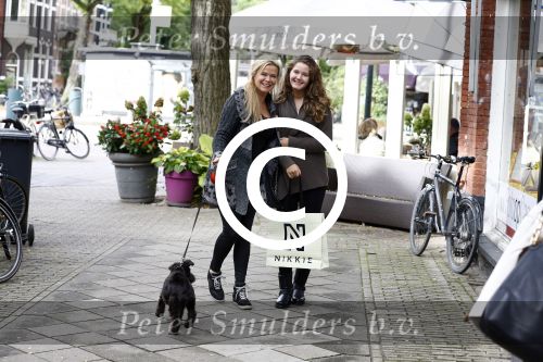 Amsterdam 10 oktober 2013
Anita Schuts met dochter Eva op de cornelis schuytstraat