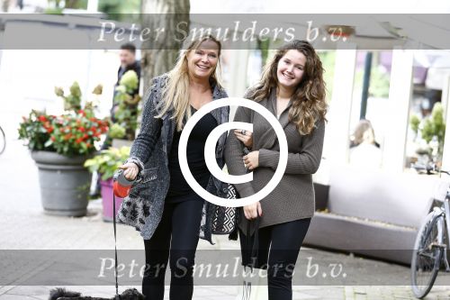 Amsterdam 10 oktober 2013
Anita Schuts met dochter Eva op de cornelis schuytstraat