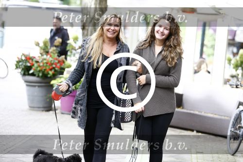 Amsterdam 10 oktober 2013
Anita Schuts met dochter Eva op de cornelis schuytstraat