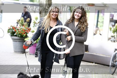 Amsterdam 10 oktober 2013
Anita Schuts met dochter Eva op de cornelis schuytstraat
