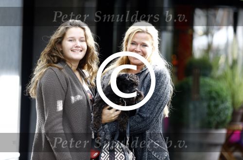 Amsterdam 10 oktober 2013
Anita Schuts met dochter Eva op de cornelis schuytstraat