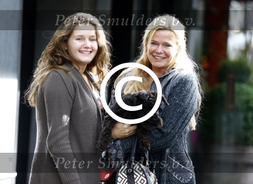 Amsterdam 10 oktober 2013
Anita Schuts met dochter Eva op de cornelis schuytstraat