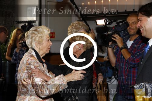 Amsterdam 21 september 2013
Gouden eeuw award bij cafe de Waag.
Anneke Gronloh met Ellen Vogel