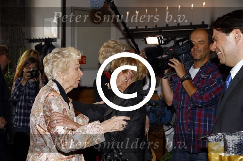 Amsterdam 21 september 2013
Gouden eeuw award bij cafe de Waag.
Anneke Gronloh met Ellen Vogel