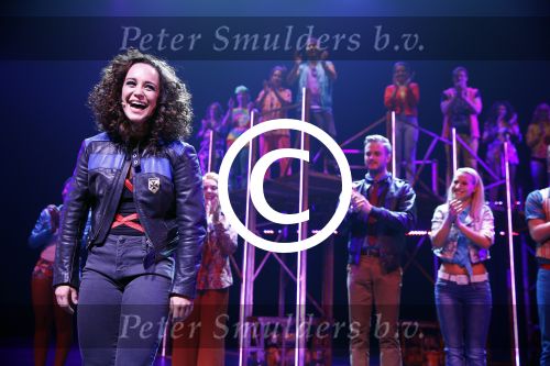 Tilburg 29 september 2013
Premiere Flashdance in de schouwburg van Tilburg met in de hoofdrollen Anouk Maas Jim Bakkum en Carry Tefsen. Albert Verlinde is de producent.