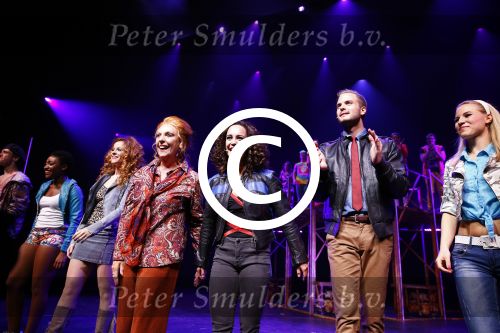 Tilburg 29 september 2013
Premiere Flashdance in de schouwburg van Tilburg met in de hoofdrollen Anouk Maas Jim Bakkum en Carry Tefsen. Albert Verlinde is de producent.