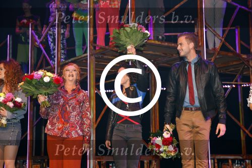 Tilburg 29 september 2013
Premiere Flashdance in de schouwburg van Tilburg met in de hoofdrollen Anouk Maas Jim Bakkum en Carry Tefsen. Albert Verlinde is de producent.