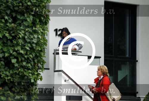 Hamburg 12 september 2013
Khalid Boulahrouz haalt zijn kinderen op bij Sabia en Rafal  v d Vaart en gaat met aupair naar de dierentuin in Hamburg.