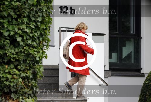 Hamburg 12 september 2013
Khalid Boulahrouz haalt zijn kinderen op bij Sabia en Rafal  v d Vaart en gaat met aupair naar de dierentuin in Hamburg.