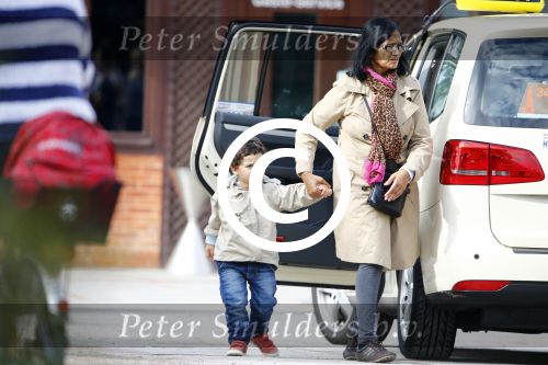 Hamburg 12 september 2013
Khalid Boulahrouz haalt zijn kinderen op bij Sabia en Rafal  v d Vaart en gaat met aupair naar de dierentuin in Hamburg.