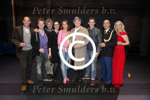 Amsterdam 6 oktober 2013
Cast Baantjer tijdens premiere in nieuwe de la mar.
De complete cast van Baantjer en De Moord in het Theater bestaat uit Peter Tuinman, Mike Weerts, Peter Rï¿½mer (ook scenarioschrijver), Miryanna van Reeden, Alexandra Alphenaar, Sophie van Oers, Tom Afman, Evert van der Meulen en Rutger Le Poole
