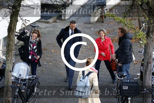 Amsterdam 10 oktober 2013
Rechtzaak Badr Hari bij de rechtbank op de paranassusweg waar veel pers op afgekomen is. Badr arriveert met zijn advocaat Benedicte Ficq