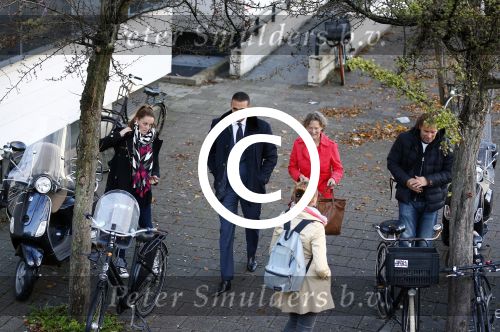 Amsterdam 10 oktober 2013
Rechtzaak Badr Hari bij de rechtbank op de paranassusweg waar veel pers op afgekomen is. Badr arriveert met zijn advocaat Benedicte Ficq